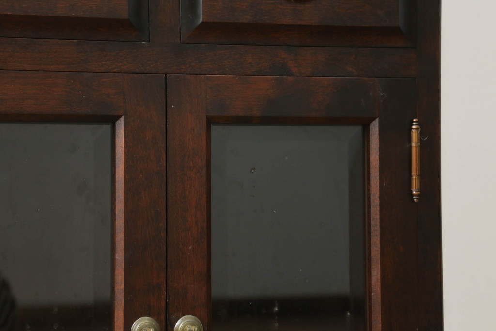 和製ビンテージ　民芸家具　クラシカルな佇まいが魅力的なハンガーポール付き縦型キャビネット(ワードローブ、洋服タンス、衣装タンス、収納棚、戸棚、ヴィンテージ)(R-075009)