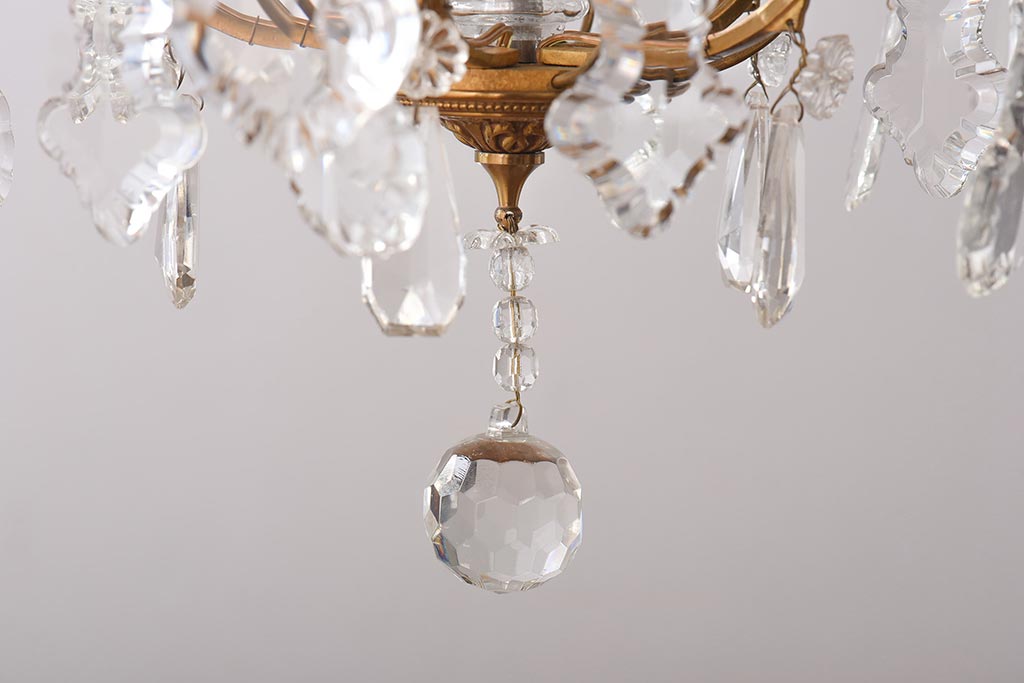 フランスアンティーク　クリスタルドロップが輝くエレガントなシャンデリア(吊り下げ照明、天井照明)