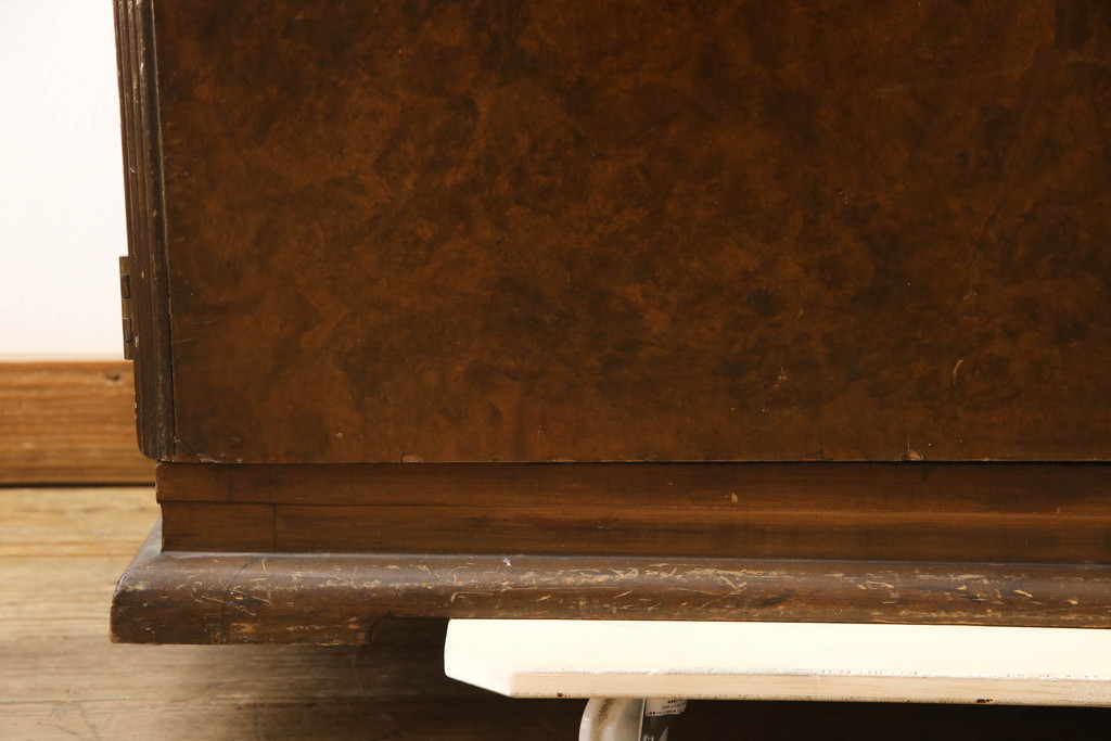 イギリスアンティーク　Browns FURNITURE　バーズアイ(鳥眼杢)の杢目が美しいワードローブ(洋服タンス、収納棚、戸棚、キャビネット、英国)(R-066563)