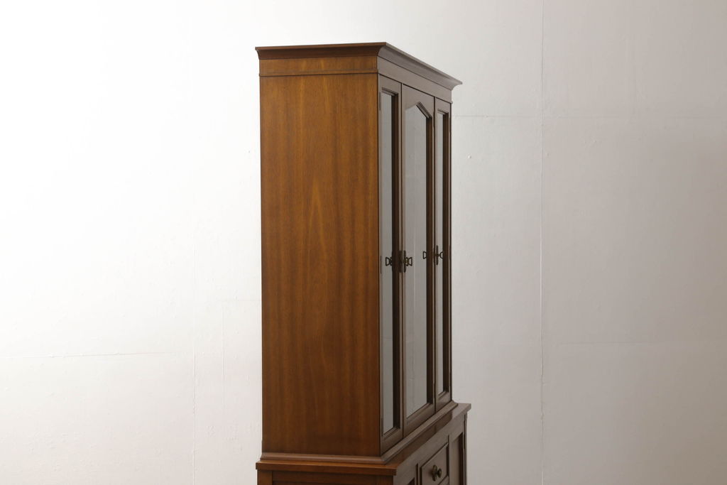 中古　美品　DREXEL HERITAGE(ドレクセルヘリテイジ)　Triune(トライユン)　チャイナ　クラシカルな佇まいが魅力の食器棚(キャビネット、収納棚、飾り棚)(定価約85万円)(R-055405)