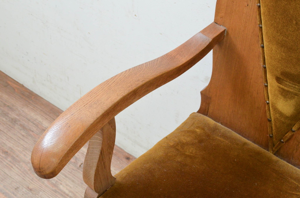 アンティーク家具　オーク材　滑らかに曲線を描く肘掛けがおしゃれな珍しいデザインのアームチェア(一人掛け、1Pソファ、ダイニングチェア、椅子、イス)(R-073715)