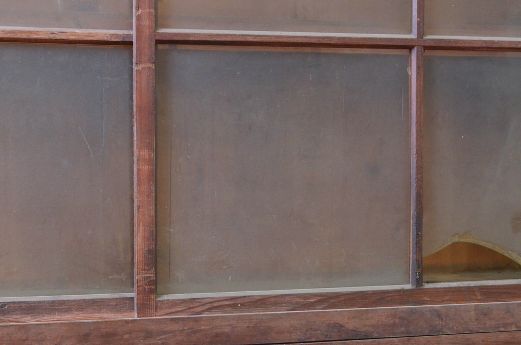 和製アンティーク　古い木味が素敵な昔懐かしい雰囲気のサイドボード(サイドキャビネット、食器棚、飾り棚、戸棚、ガラスケース)(R-073673)
