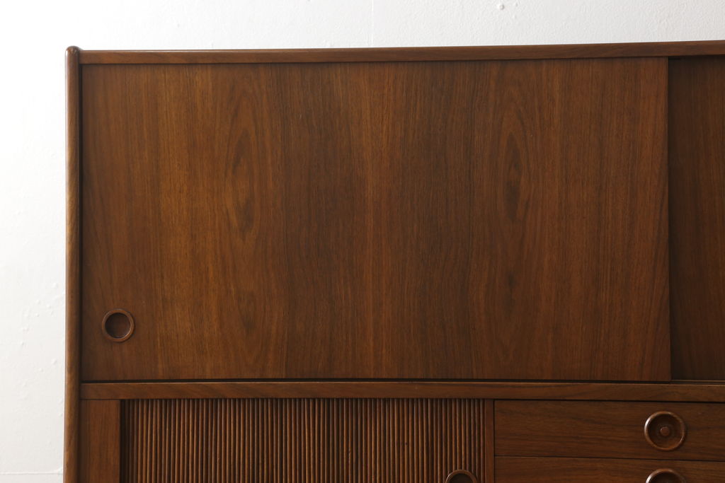 デンマークビンテージ　ローズウッド材　多彩な収納が魅力のシャッター付きキャビネット(サイドキャビネット、ダイニングボード、ヴィンテージ)(R-056047)