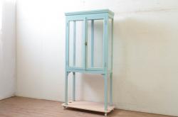 ペイント家具　レトロシックなモールガラス入りブックケース(本箱、キャビネット、収納棚、戸棚)