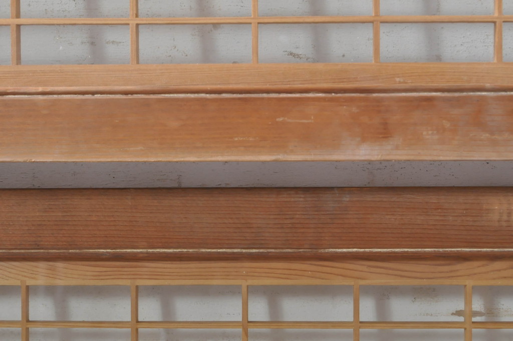ビンテージ建具　松竹梅の彫刻が目を惹く上品な組子入り彫刻欄間2枚セット(明り取り、明かり取り、ヴィンテージ)(R-073467)