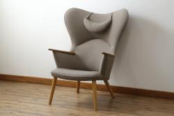 中古　美品　北欧家具　デンマーク　CARL HANSEN & SON(カール・ハンセン&サン)　Hans J Wegner(ハンス・J・ウェグナー)デザイン　CH78 MAMA BEAR CHAIR　2021年購入　洗練されたデザインが魅力的なネックピロー付きラウンジチェア(アームチェア、椅子、イス、北欧)(定価約70万円)(R-072839)