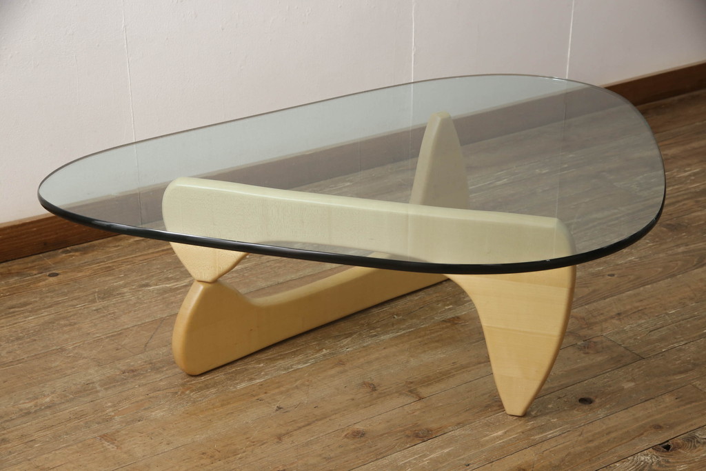 中古　美品　Vitra(ヴィトラ)　イサム・ノグチ(Isamu Noguchi)　メープル材　洗練されたモダンデザインが美しいセンターテーブル(コーヒーテーブル、ローテーブル、ガラステーブル、カクテルテーブル、リビングテーブル)(定価約32万円)(R-066036)