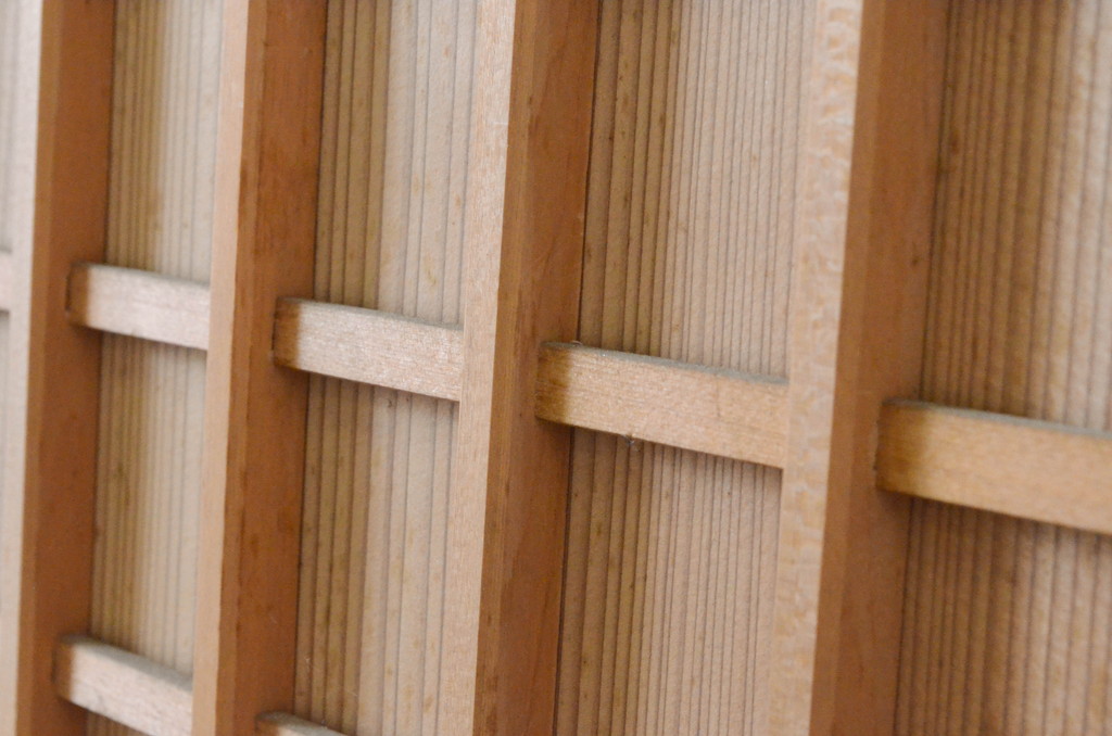 アンティーク建具　細かなマス目(升目)格子が美しい両開き扉1対(2枚セット)(窓、木製戸)(R-065339)