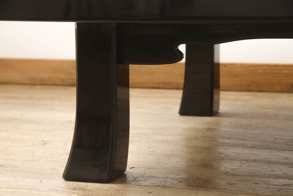 中古　伝統工芸家具　輪島塗り　繊細な沈金の意匠が美しい座卓(ローテーブル、センターテーブル)(R-057145)