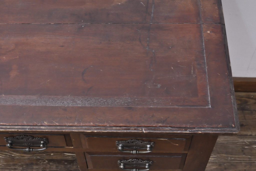 イギリスアンティーク　レザートップ　マホガニー材　意匠を凝らした気品漂うニーホールデスク(両袖机、テーブル、ワークデスク、在宅ワーク、在宅用、作業デスク)(R-057245)