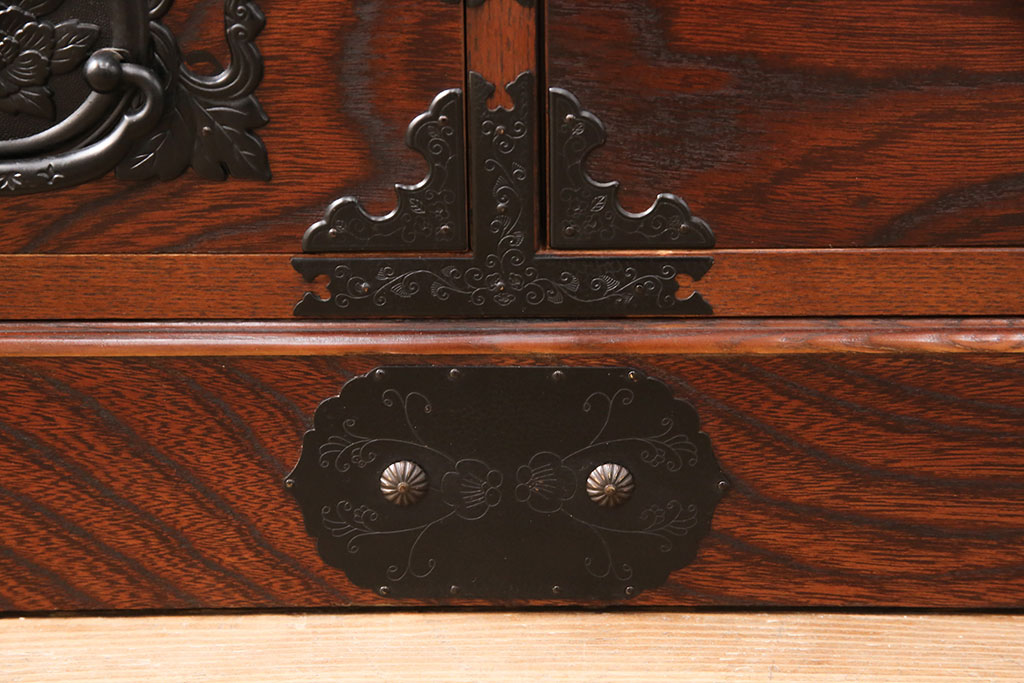 中古　四国・高松　飛鳥民芸家具　三方にケヤキ材を使用した高級感漂う階段箪笥(和タンス)(R-048510)