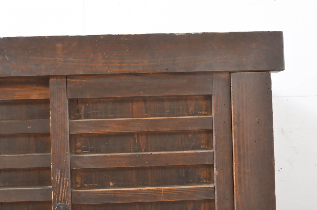 和製アンティーク　横桟開き戸が目を引く大振りサイズの帳場箪笥(銭戸棚、船箪笥、舟箪笥、時代箪笥、収納タンス、収納棚、サイドボード)(R-066635)