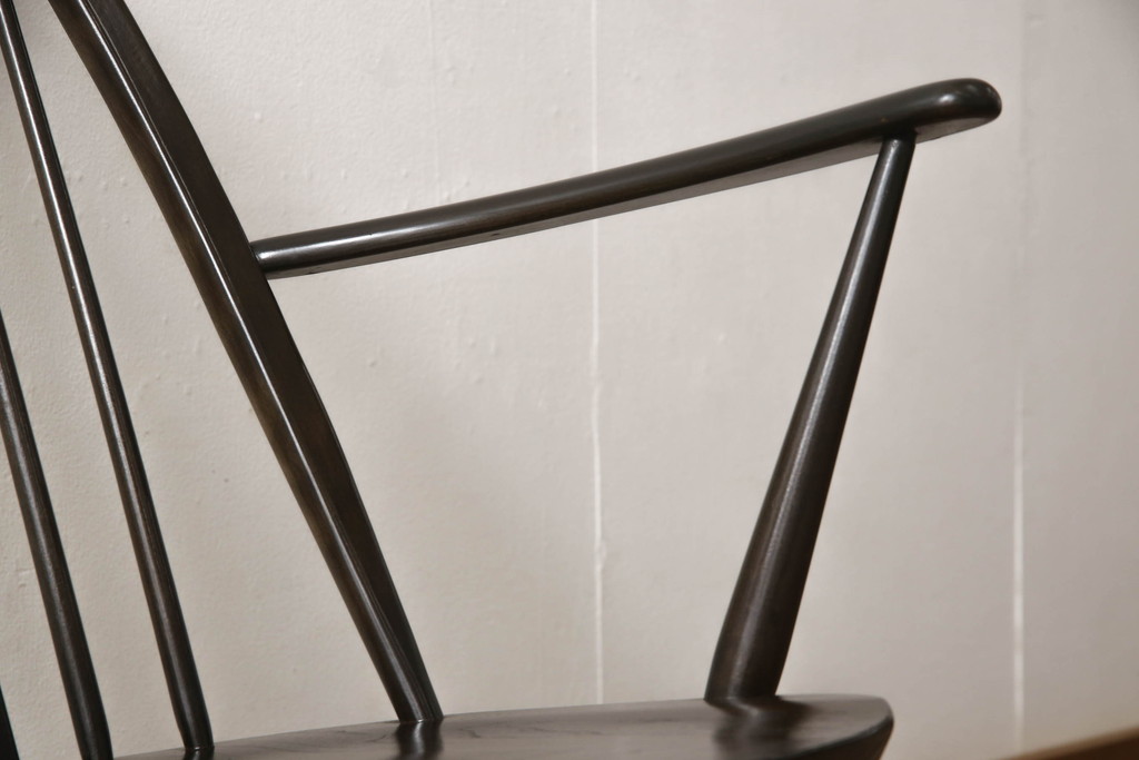 イギリスビンテージ　ERCOL(アーコール)　エルム材　透かし彫りの意匠が美しいスワンロッキングチェア(揺り椅子、イス、板座チェア、アームチェア、ヴィンテージ)(R-064209)