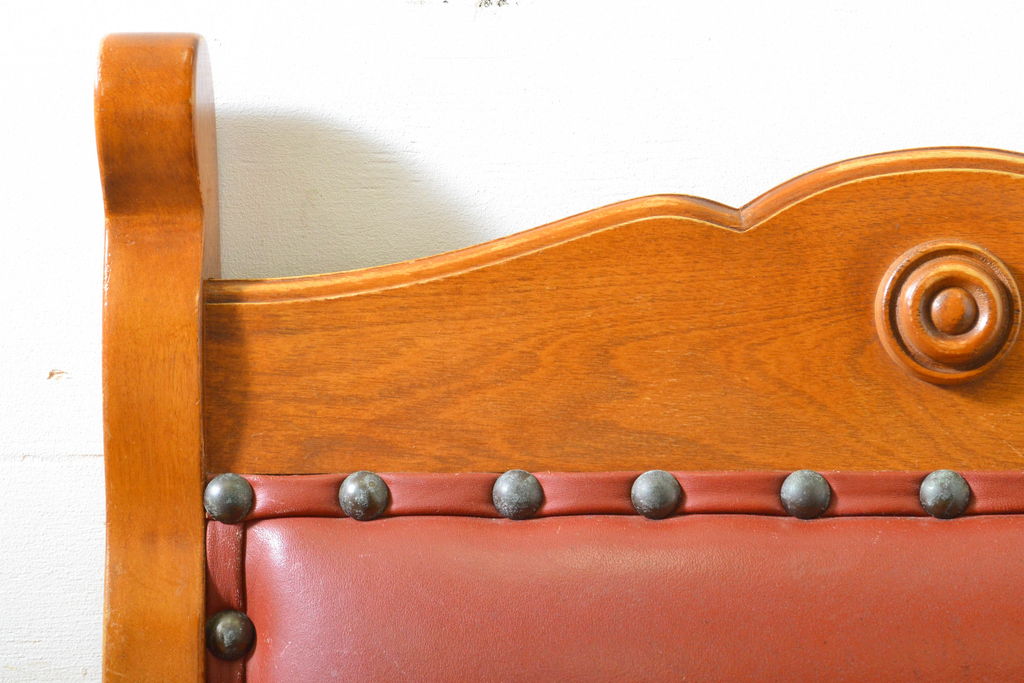 中古　横浜クラシック家具　ダニエル(daniel)　クラシカルな雰囲気漂うデザインがおしゃれなアームチェア(ダイニングチェア、椅子)(定価約28万円)(R-063227)