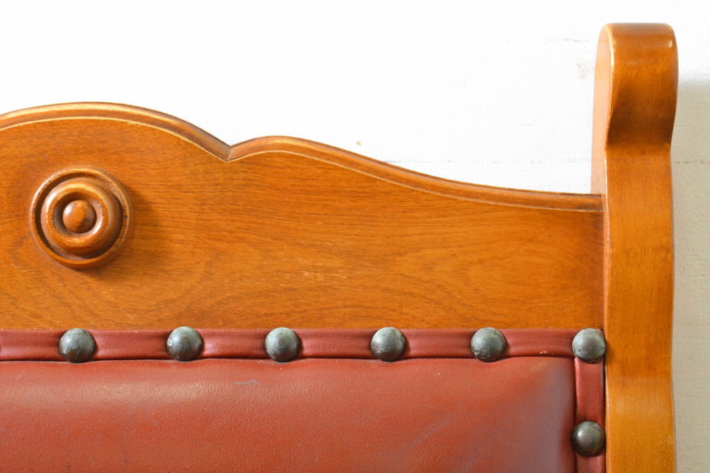 中古　横浜クラシック家具　ダニエル(daniel)　クラシカルな雰囲気漂うデザインがおしゃれなアームチェア(ダイニングチェア、椅子)(定価約28万円)(R-063227)