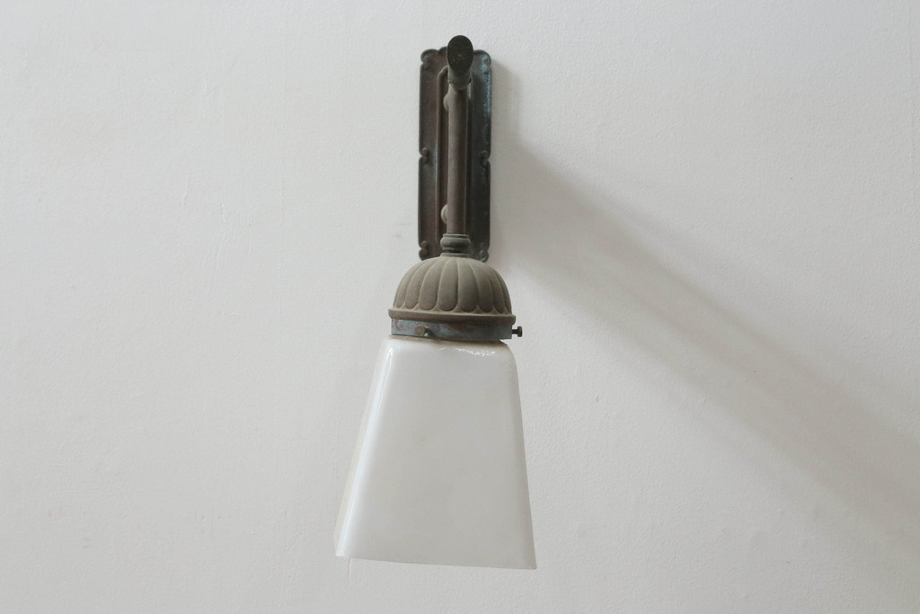 アンティーク照明　レトロな雰囲気漂うウォールランプ(ウォールライト、壁掛け照明、壁付け照明)(R-074929)