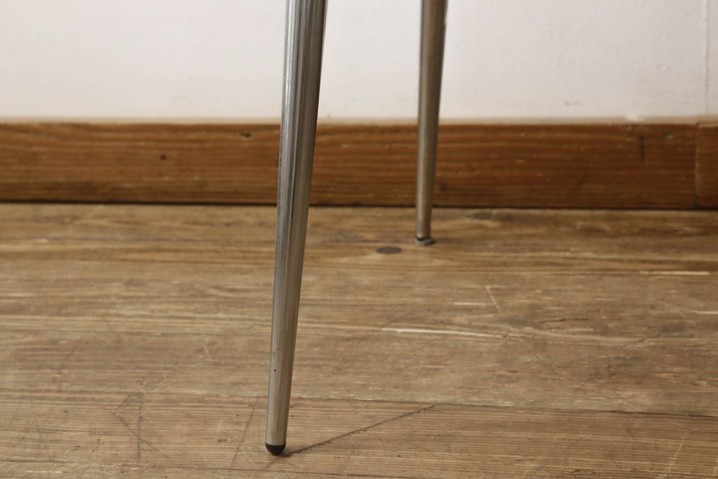 中古　美品　Cassinaixc.(カッシーナイクスシー)　Philippe Starck(フィリップ・スタルク)　246　PASSION(パシオン)　丸みのあるボディと華奢な脚のバランスが美しいアームチェア(ダイニングチェア、椅子、イス)(R-060971)