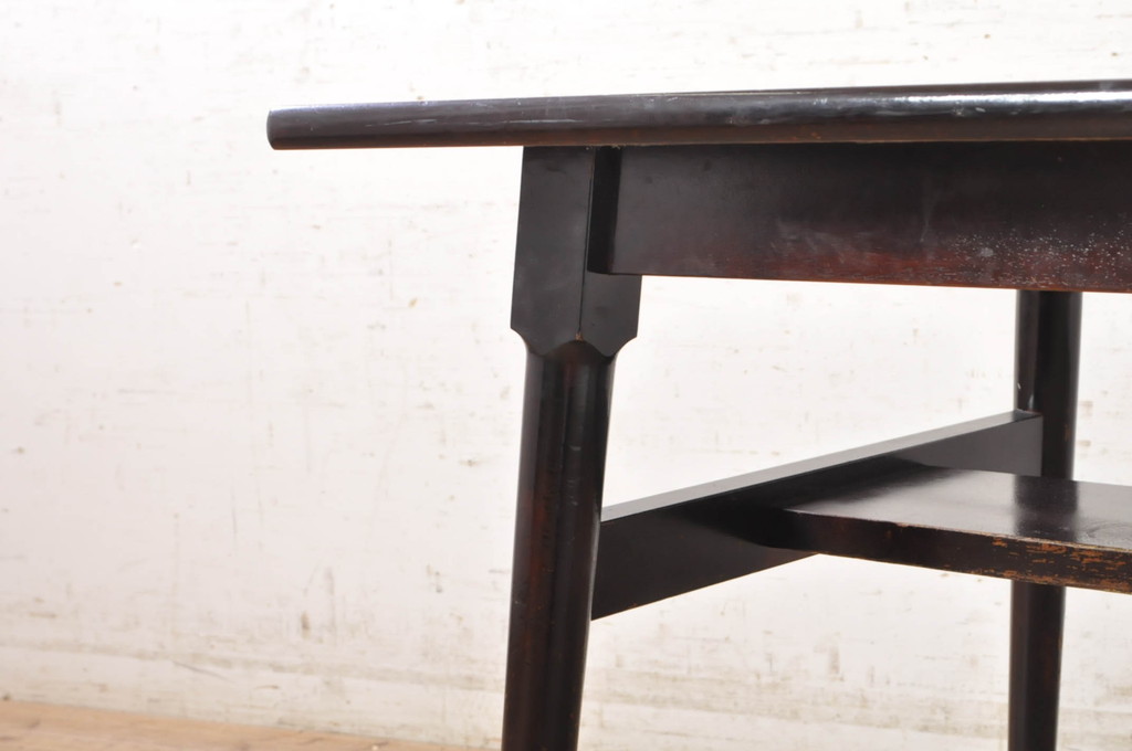 和製ビンテージ　松本民芸家具　塗り直しあり　洗練された佇まいが上品な棚付きダイニングテーブル(食卓、2人掛け、4人掛け、作業台、ヴィンテージ)(R-072854)