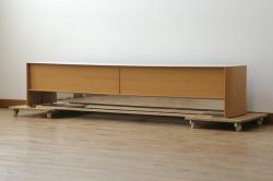 美品　展示未使用品　吉野民芸　伝統美が独特の存在感を漂わせるケヤキ材製階段箪笥(和タンス、収納棚)(R-049716)