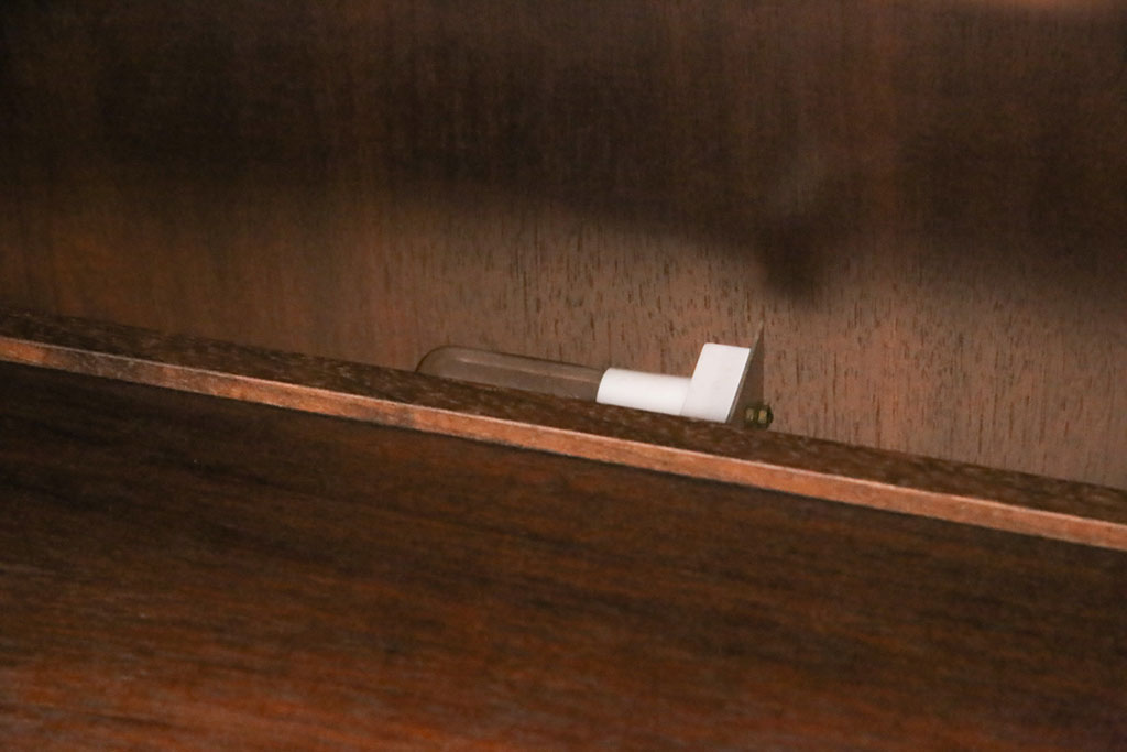 ビンテージ家具　ジャパンヴィンテージ　山品木工　北欧スタイルにおすすめ!スタイリッシュなデザインが魅力のサイドボード(引き出し、サイドチェスト、収納棚)(R-050876)