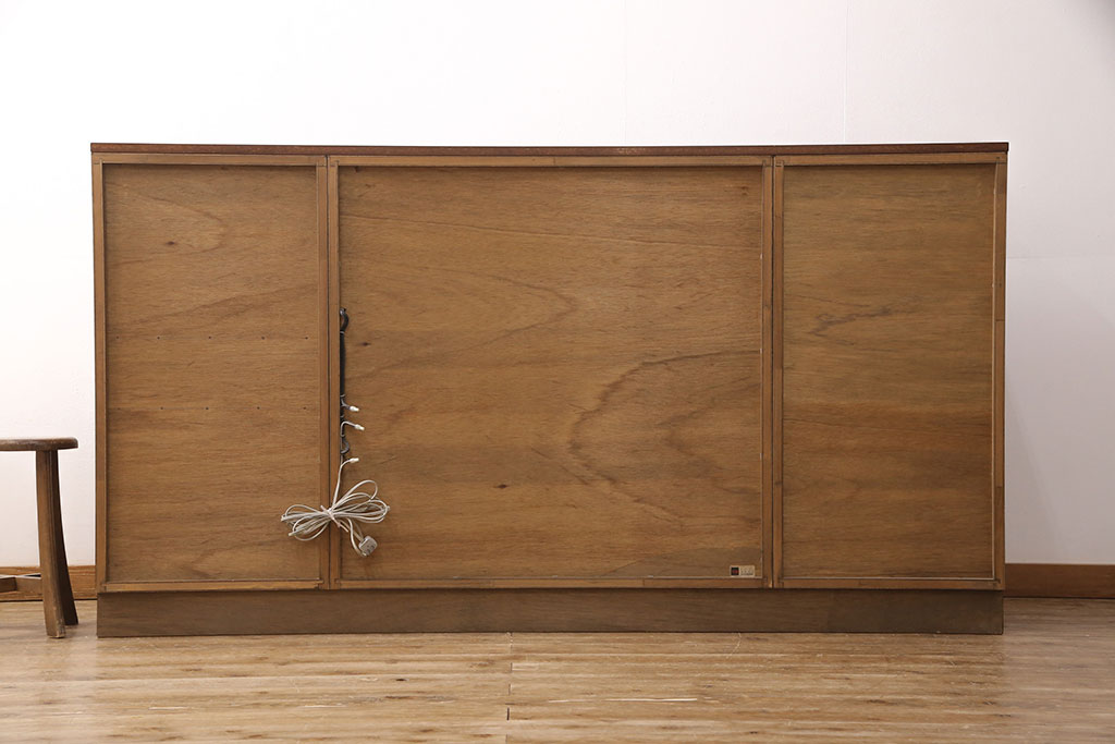 ビンテージ家具　ジャパンヴィンテージ　山品木工　北欧スタイルにおすすめ!スタイリッシュなデザインが魅力のサイドボード(引き出し、サイドチェスト、収納棚)(R-050876)