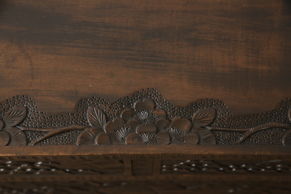 和製ビンテージ　伝統工芸　軽井沢彫り　側面まで凝った意匠が魅力!どこから見ても桜の彫りを楽しめるチェスト(和たんす、引き出し、衣装箪笥、整理箪笥、ヴィンテージ)(R-055697)
