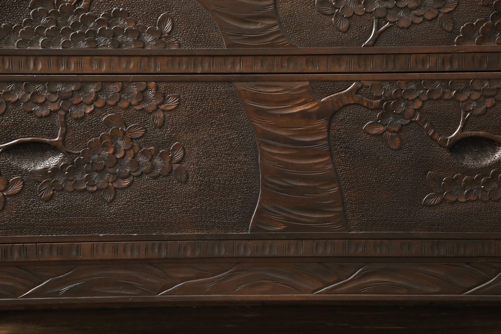 和製ビンテージ　伝統工芸　軽井沢彫り　側面まで凝った意匠が魅力!どこから見ても桜の彫りを楽しめるチェスト(和たんす、引き出し、衣装箪笥、整理箪笥、ヴィンテージ)(R-055697)