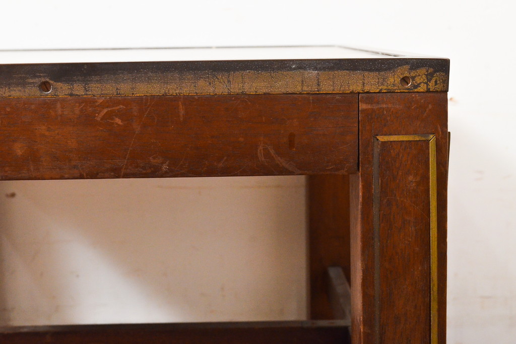 アメリカビンテージ　ポップな図柄が目を引く、真鍮(しんちゅう)枠と真鍮象嵌のローテーブル(センターテーブル、スクエアテーブル、ヴィンテージ)(R-057340)