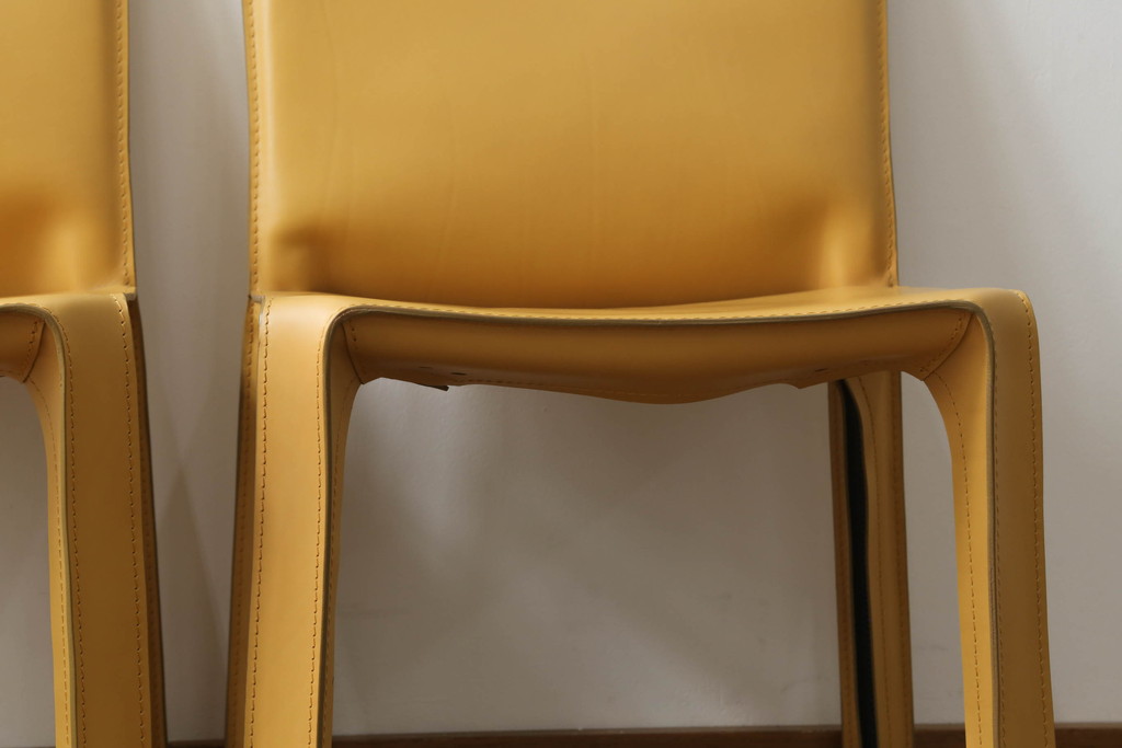 中古　美品　Cassina(カッシーナ)　412　CAB(キャブ)　MARIO BELLINI(マリオベリーニ)　シンプルモダンな空間づくりに活躍するアームレスチェア2脚セット(ダイニングチェア、椅子、イス)(定価2脚で約47万9千円)(R-074963)