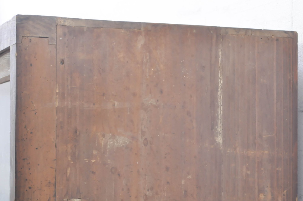 和製アンティーク　古い木味が素朴で懐かしい雰囲気を醸し出すガラス戸棚(収納棚、食器棚、飾り棚、キャビネット)(R-073629)