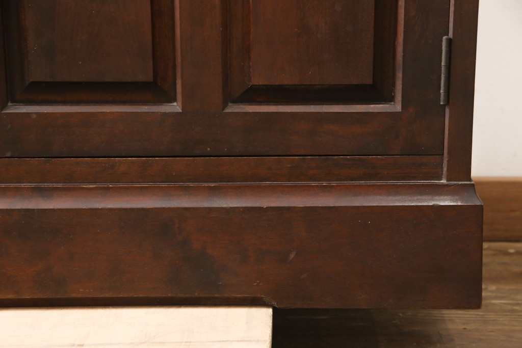 中古　北海道民芸家具　天板付きリメイク　木のあたたかみを感じるサイドボード(収納棚、リビングボード、キャビネット)(R-057202)