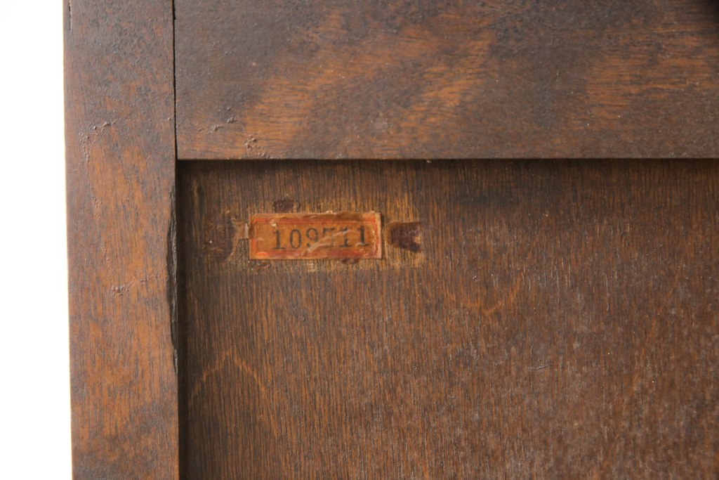 中古　北海道民芸家具　脚(台輪)付きリメイク　落ち着きのあるシックな佇まいが魅力のサイドボード(収納棚、飾り棚、戸棚、本箱、ブックケース、キャビネット)(R-057201)