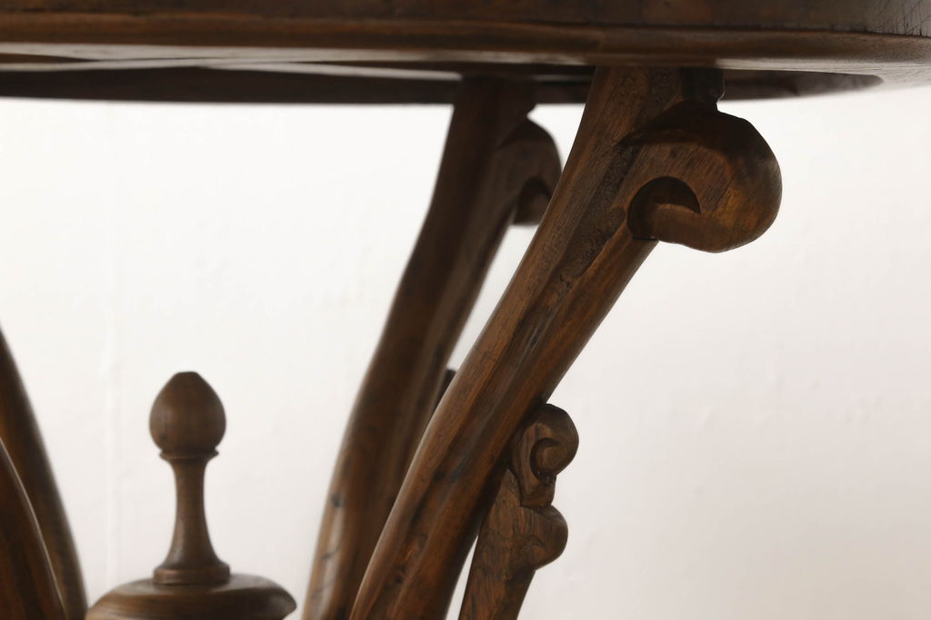 アジアビンテージ　チーク材　凝った脚のデザインがおしゃれな西洋風サイドテーブル(ヴィンテージ、センターテーブル、リビングテーブル、コーヒーテーブル、カフェテーブル、丸テーブル、ラウンドテーブル)(R-060843)
