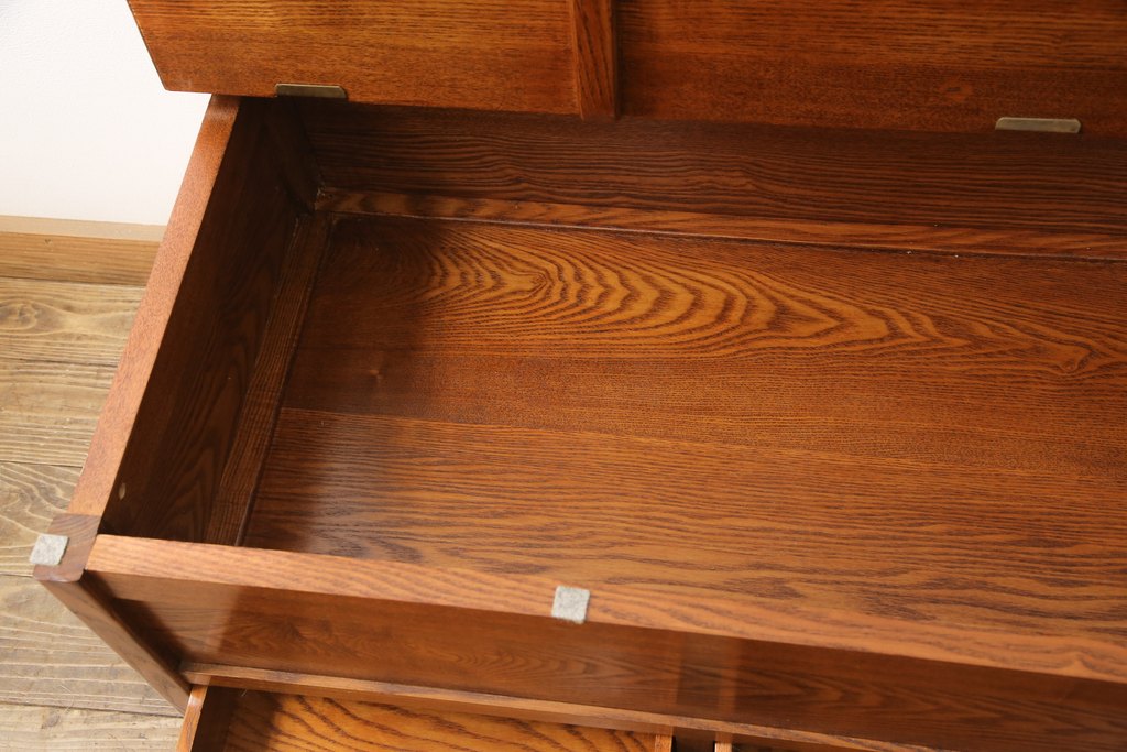 中古　美品　ニレ材　たっぷり収納スペース付きで使い勝手抜群の2人掛けベンチ(二人掛けベンチ、長椅子、板座)(R-057538)