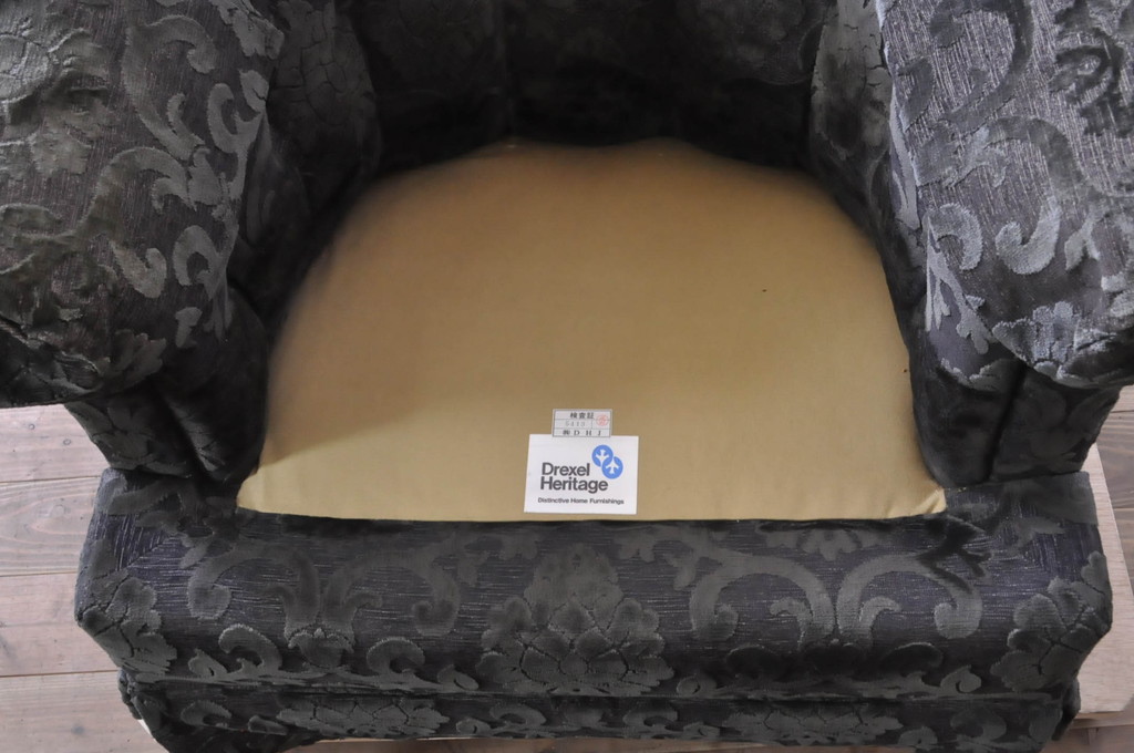 中古　美品　DREXEL HERITAGE(ドレクセルヘリテイジ)　Upholstery(アップホルスタリー)　クッション付き　上品な佇まいが魅力の1人掛けソファ(一人掛けソファ、1P、アームチェア、パーソナルチェア、ラウンジチェア)(R-066612)