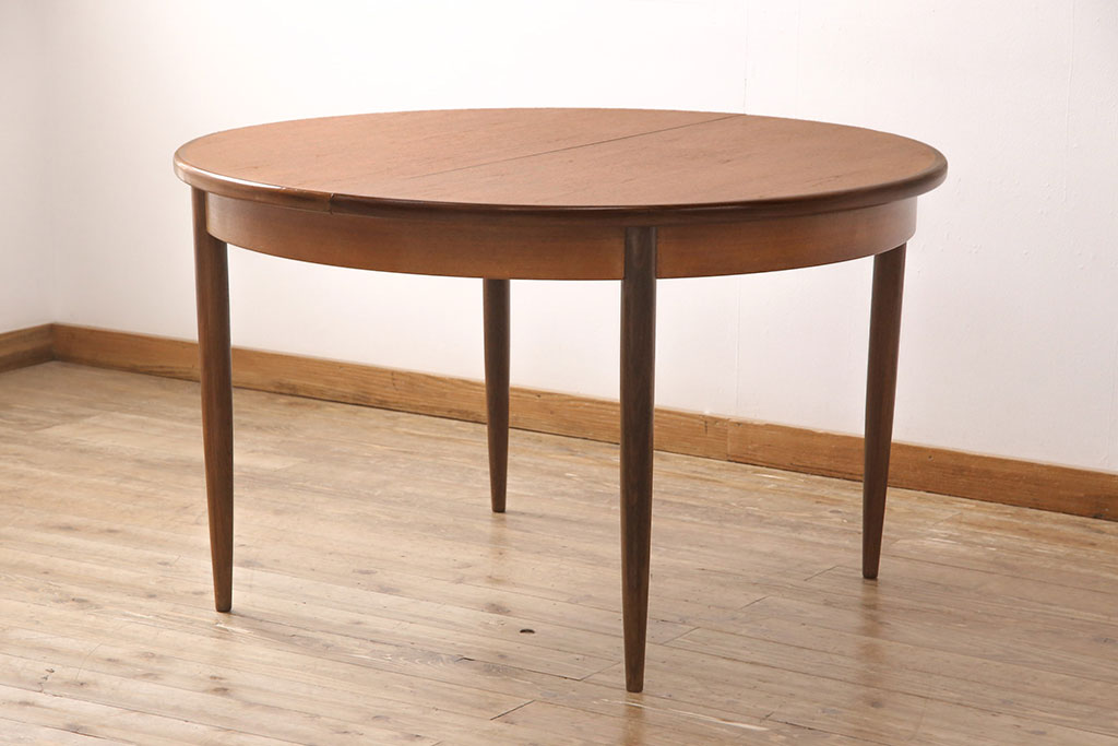 イギリスヴィンテージ　G-PLAN(ジープラン)　チーク材　 木の温もり感じるエクステンションテーブル(ダイニングテーブル、ラウンドテーブル、ビンテージ)(R-049478)