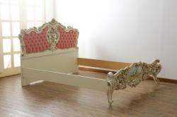 中古　イタリア高級家具　SILIK(シリック)　ロココ調　ガーリースタイルの空間を演出してくれるベッドフレーム(キングサイズ)(R-075603)
