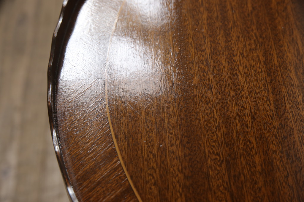 イギリスビンテージ　イギリス高級家具　象嵌入り　波打つ曲線デザインが上品なワインテーブル(サイドテーブル、コーヒーテーブル、カフェテーブル、丸テーブル、ラウンドテーブル、花台、ヴィンテージ、英国)(R-065846)