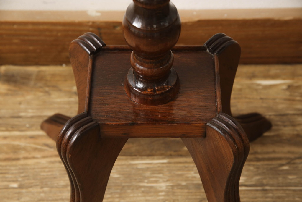 イギリスビンテージ　イギリス高級家具　象嵌入り　波打つ曲線デザインが上品なワインテーブル(サイドテーブル、コーヒーテーブル、カフェテーブル、丸テーブル、ラウンドテーブル、花台、ヴィンテージ、英国)(R-065846)