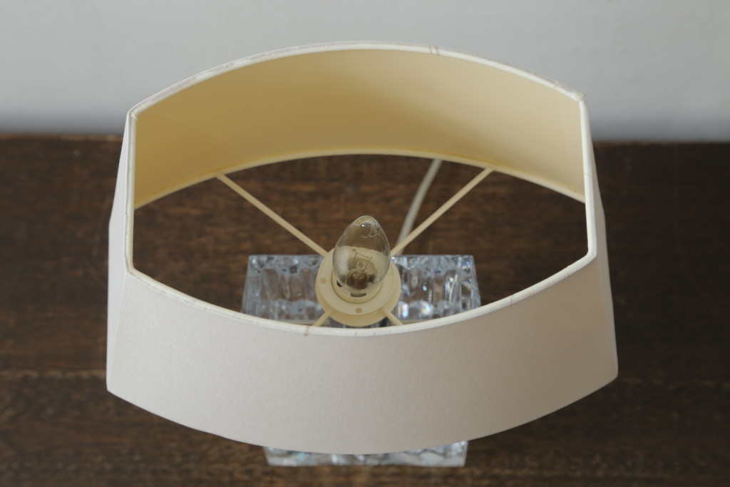 フランス　Baccarat　バカラ　ルクソール　繊細なカットが輝きを放つ!エレガントな雰囲気のテーブルランプ(テーブルスタンド、卓上照明、間接照明、フルレッドクリスタルガラス)(R-074868)