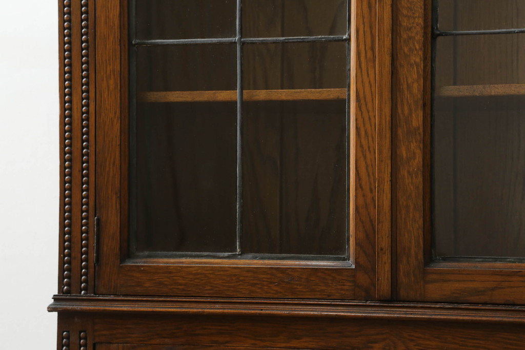 イギリスアンティーク　ステンドグラスが可愛らしいキャビネット(収納棚、戸棚、飾り棚、本箱、ブックケース、カップボード、英国)(R-072698)