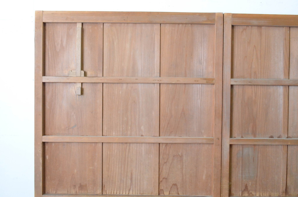 ビンテージ建具　経年を感じさせる木味が魅力の雨戸3枚セット(板戸、引き戸、ヴィンテージ)(R-065524)