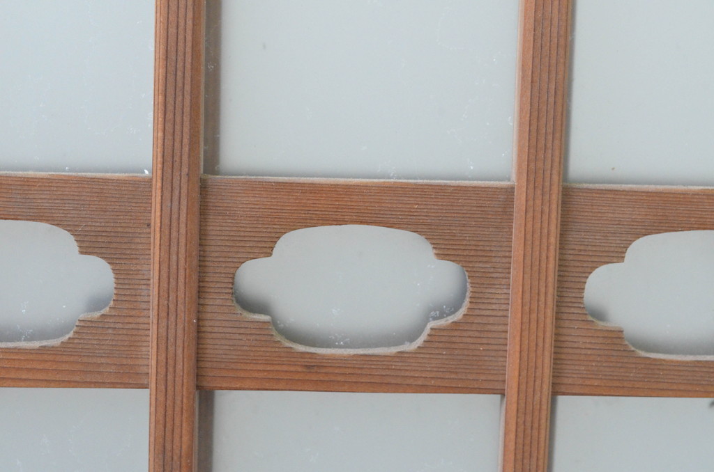 アンティーク建具　上品な透かし彫りがアクセントの幅狭ガラス扉1枚(木製扉、ガラスドア)(R-065565)