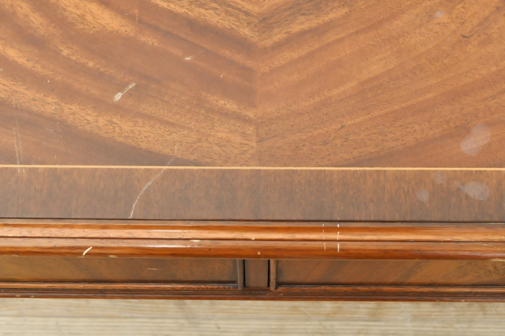 中古　最高級　イギリス　Charles Barr(チャールズ バー)　マホガニー　美しい木目が目を引く、象嵌入りセンターテーブル(定価約62万円)(ローテーブル)(R-057502)