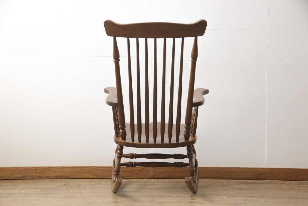 中古　民芸家具　カバ材　くつろぎの時間を過ごせるロッキングチェア(椅子、板座チェア、アームチェア)(R-056572)