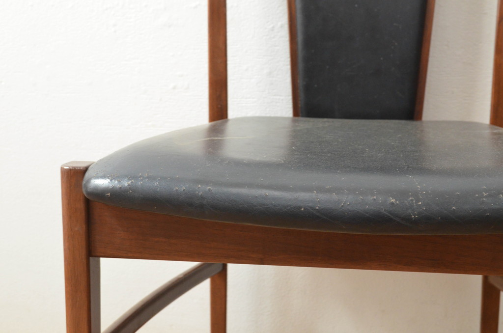 イタリアビンテージ　マホガニー材　合皮　洗練された佇まいが魅力のダイニングチェア2脚セット(椅子、イス、ヴィンテージ)(R-066892)