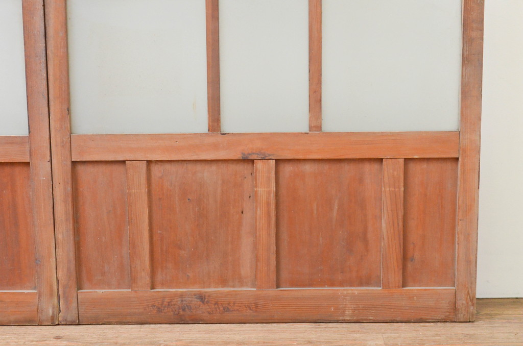 アンティーク建具　経年による古い木味が魅力のマス目(升目)格子のガラス戸2枚セット(引き戸)(R-067348)