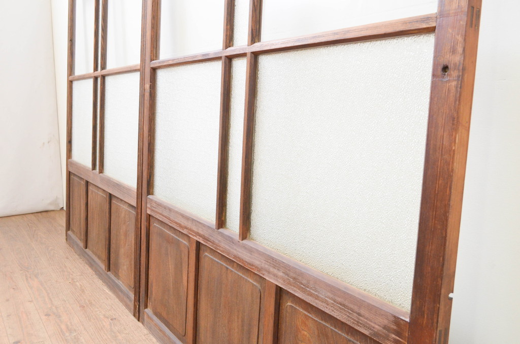 アンティーク建具　腰板欅(ケヤキ)材　どこか懐かしい雰囲気漂う幅広ガラス戸2枚セット(引き戸)(R-067349)