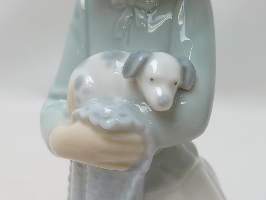  	スペイン　リヤドロ　LLADRO　NAO　Girl With Puppy(子犬を抱く少女)　フィギュリン(箱なし、陶器人形、置物、オブジェ、女の子、犬)(R-062951)