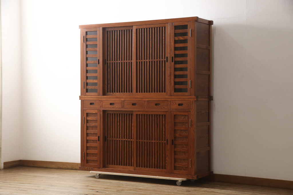 新古品 未使用品 中古 楡(ニレ)材 上質な和の空間を演出する二段重ね水屋箪笥(和風キャビネット、食器棚、収納棚、戸棚)(定価約120万円)(R-067445) | ラフジュ工房